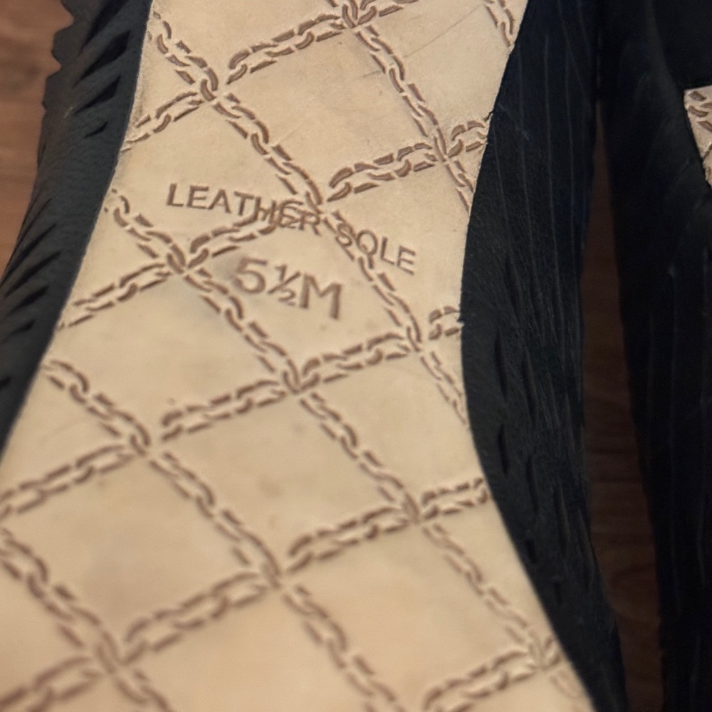 L.A.M.B. Black patterned heels​​​ - Picture 3 of 8